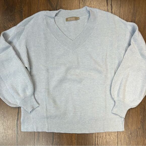 Brodie Cashmere Sweaters - Brodie powder blue v neck fine cashmere sweater SZ MED
